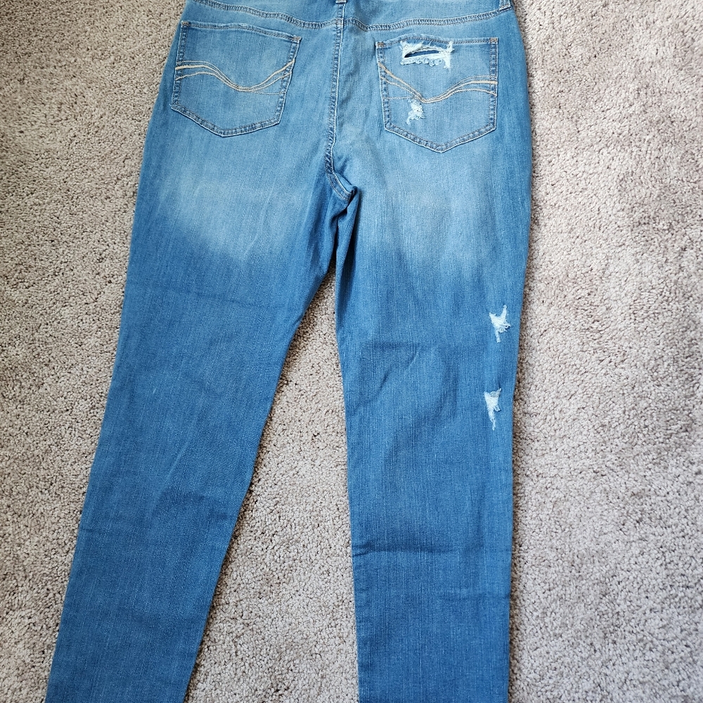 Faded Ripped Jegging - Picture 10 of 12